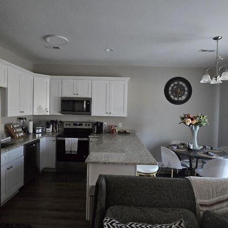 Gorgeous 3 Bedroom Home With Cable Tv In All Rooms & Free Wi-Fi Concord Eksteriør bilde