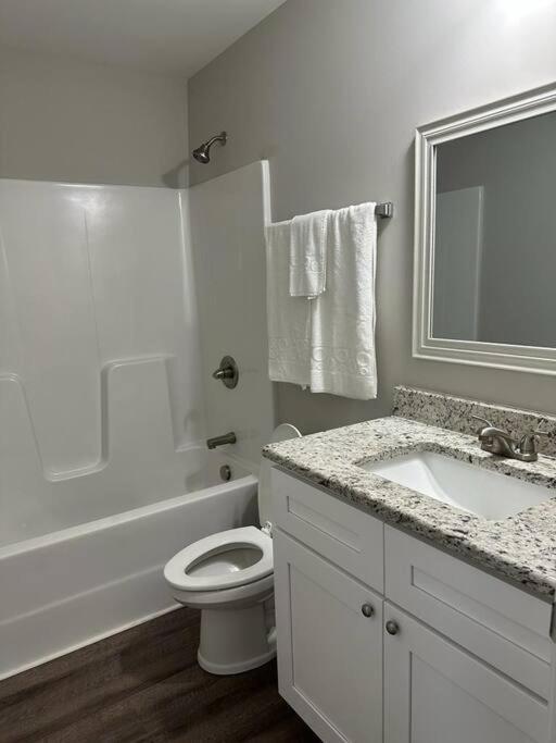 Gorgeous 3 Bedroom Home With Cable Tv In All Rooms & Free Wi-Fi Concord Eksteriør bilde