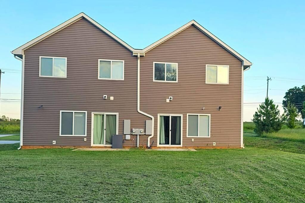 Gorgeous 3 Bedroom Home With Cable Tv In All Rooms & Free Wi-Fi Concord Eksteriør bilde