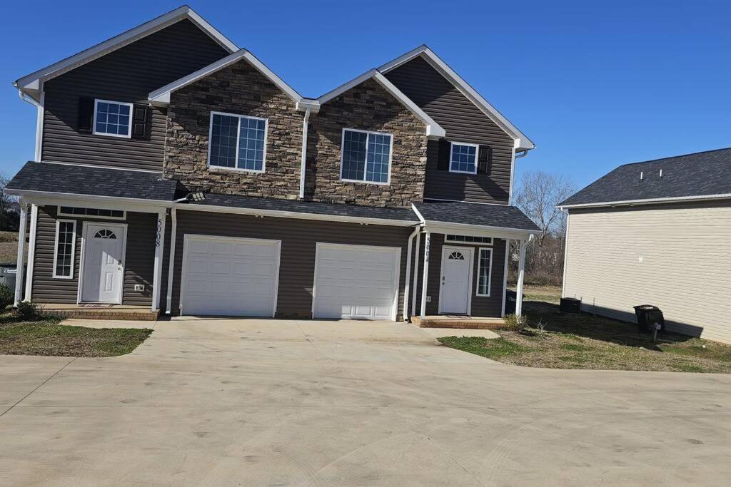 Gorgeous 3 Bedroom Home With Cable Tv In All Rooms & Free Wi-Fi Concord Eksteriør bilde