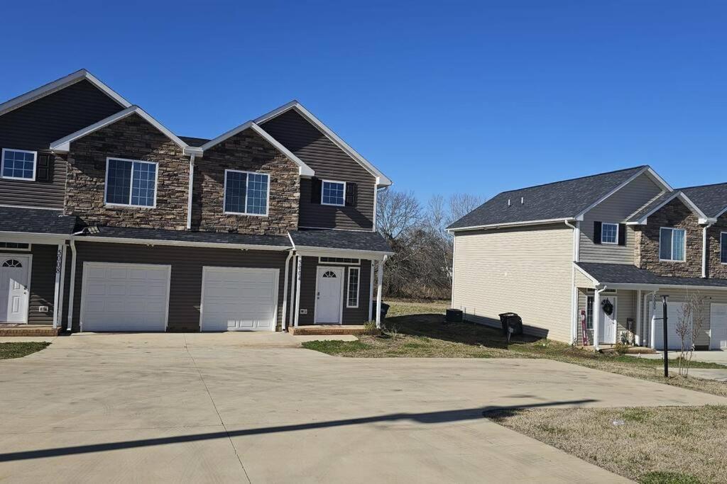 Gorgeous 3 Bedroom Home With Cable Tv In All Rooms & Free Wi-Fi Concord Eksteriør bilde