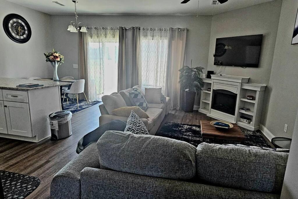 Gorgeous 3 Bedroom Home With Cable Tv In All Rooms & Free Wi-Fi Concord Eksteriør bilde