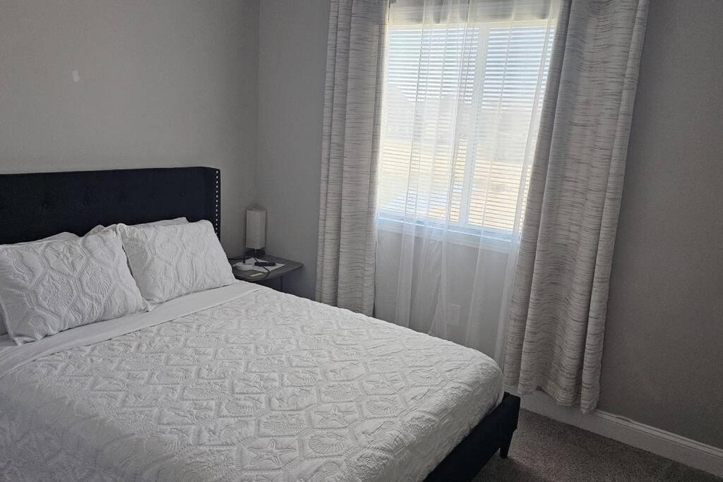 Gorgeous 3 Bedroom Home With Cable Tv In All Rooms & Free Wi-Fi Concord Eksteriør bilde