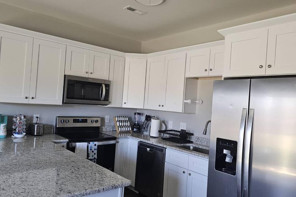 Gorgeous 3 Bedroom Home With Cable Tv In All Rooms & Free Wi-Fi Concord Eksteriør bilde